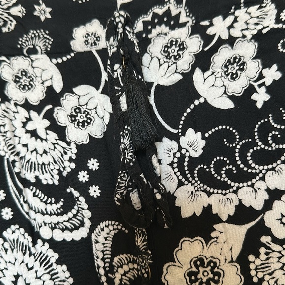 Angie Black and White Floral Flowy Lightweight Pants - Picture 3 of 4